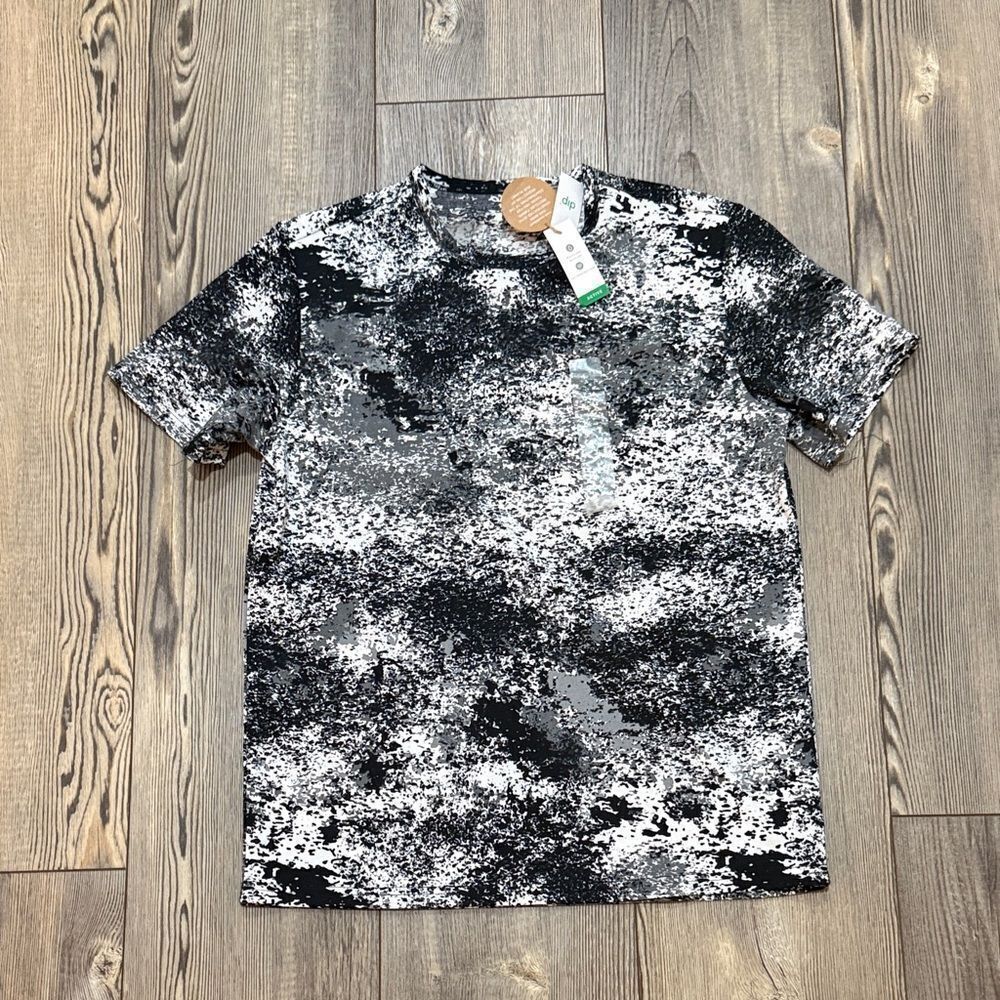 Dip moisture waking tee